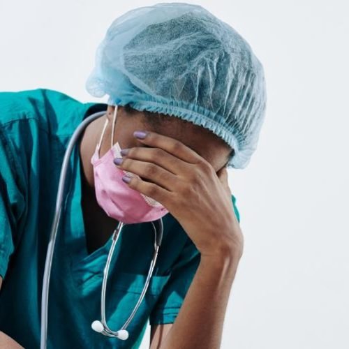 Justiça condena hospital de BH a pagar R$ 200 mil por submeter enfermeira a condições análogas à escravidão em ambulatório de transplante de órgãos