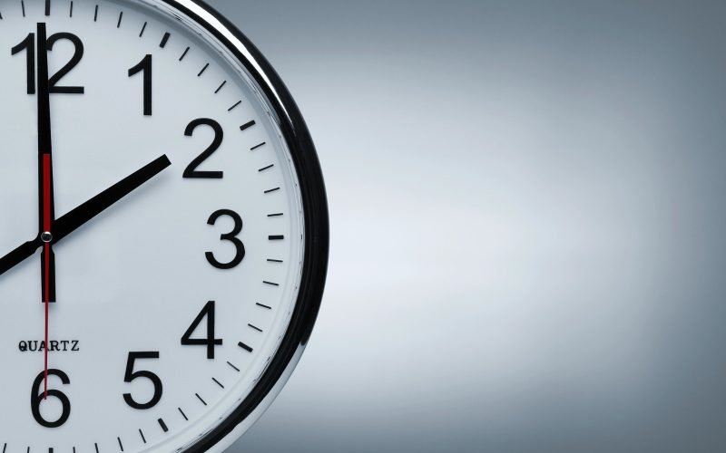 Mantida justa causa de empregada que faltava ao trabalho para atuar em outra empresa