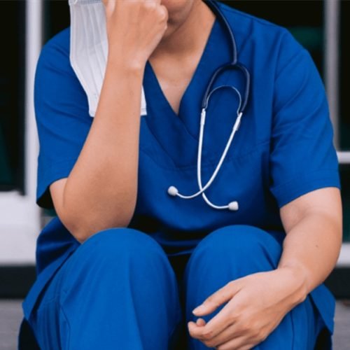 Técnico de enfermagem demitido após ser acusado de assediar colega de trabalho lésbica tem justa causa mantida em Manaus