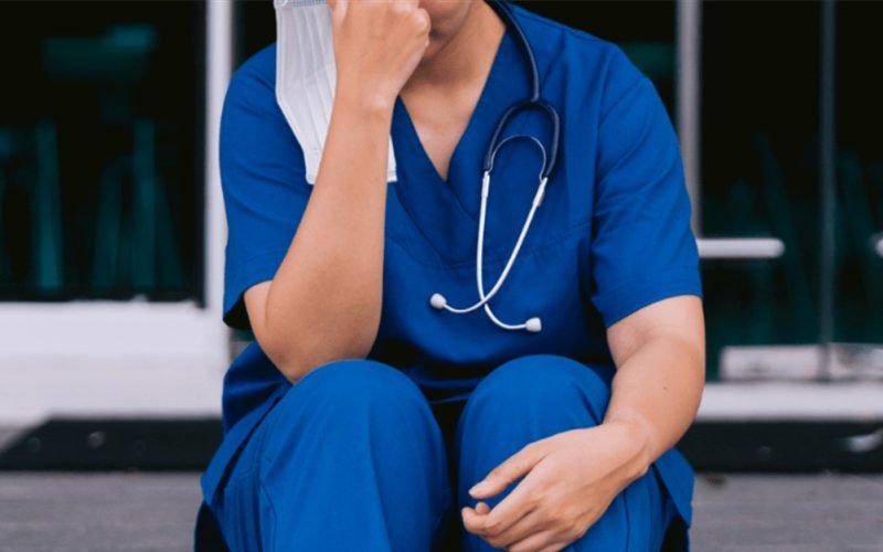 Técnico de enfermagem demitido após ser acusado de assediar colega de trabalho lésbica tem justa causa mantida em Manaus