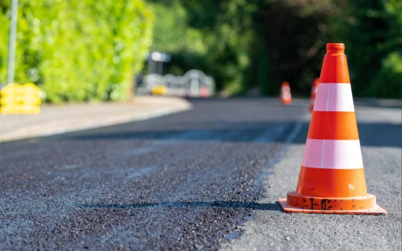 Pai de trabalhador que faleceu em acidente, enquanto colocava cones na estrada, deve ser indenizado