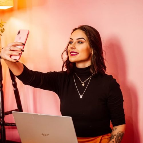 Divulgação eventual de loja em redes de influenciador não gera vínculo de emprego