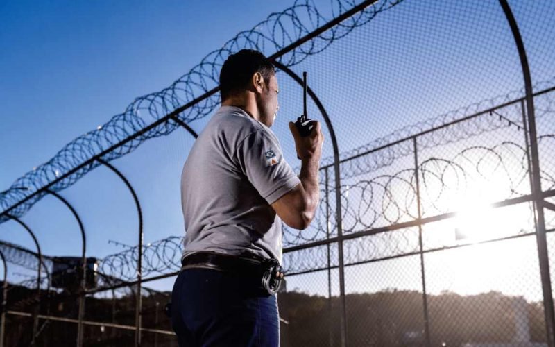 Monitor de ressocialização em Piraquara será indenizado por danos estéticos e por portar arma