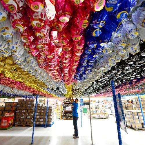 Justiça reconhece horas extras e supressão de intervalos em jornada de promotora de vendas na Páscoa