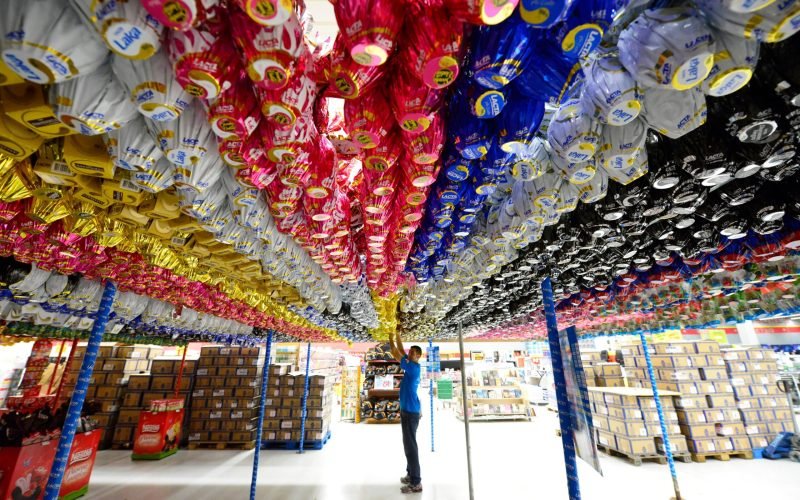 Justiça reconhece horas extras e supressão de intervalos em jornada de promotora de vendas na Páscoa