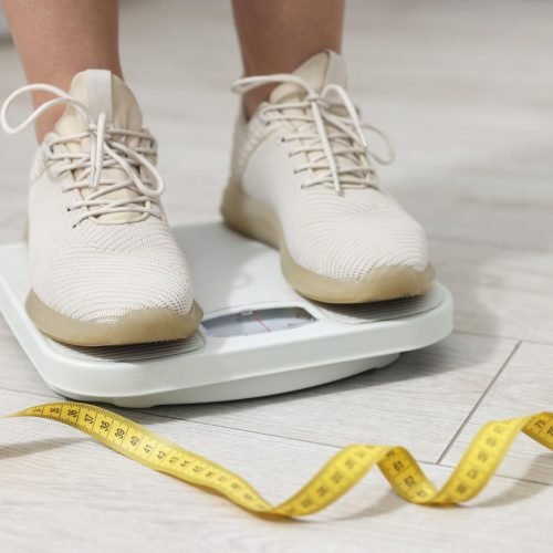 TRT-11 reconhece gordofobia e mantém indenização a trabalhadora vítima de assédio moral no trabalho