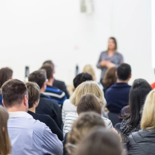 Universidade deve indenizar professora que teve nome excluído de trabalhos acadêmicos