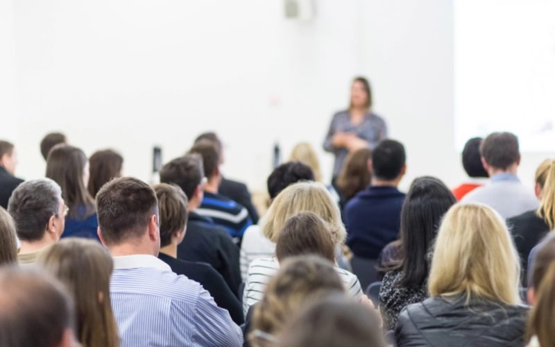 Universidade deve indenizar professora que teve nome excluído de trabalhos acadêmicos