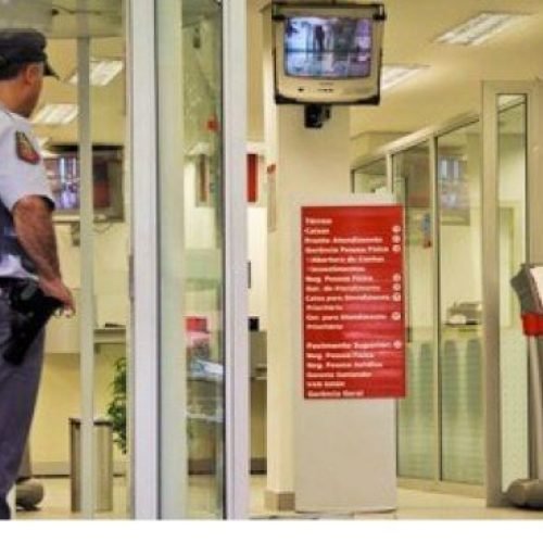 Banco é condenado por abrir agência durante greve de vigilantes