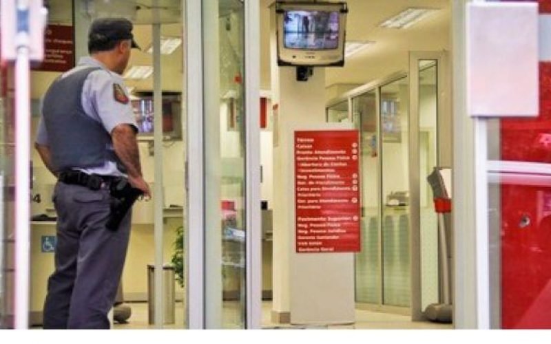 Banco é condenado por abrir agência durante greve de vigilantes