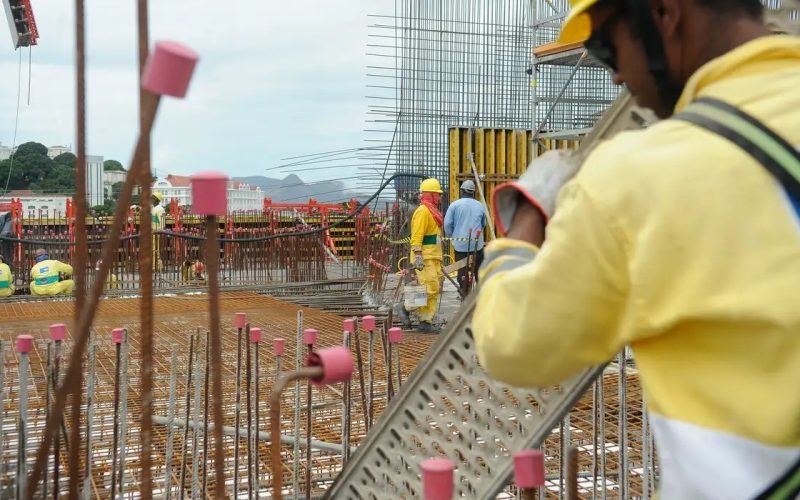 Construtora é condenada por descumprir leis trabalhistas e normas de saúde e segurança