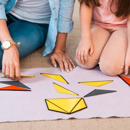 Assistente de turno inverso de educação infantil consegue enquadramento como professora