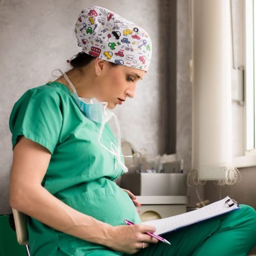 Contrato nulo por falta de concurso não afasta estabilidade de técnica de enfermagem gestante