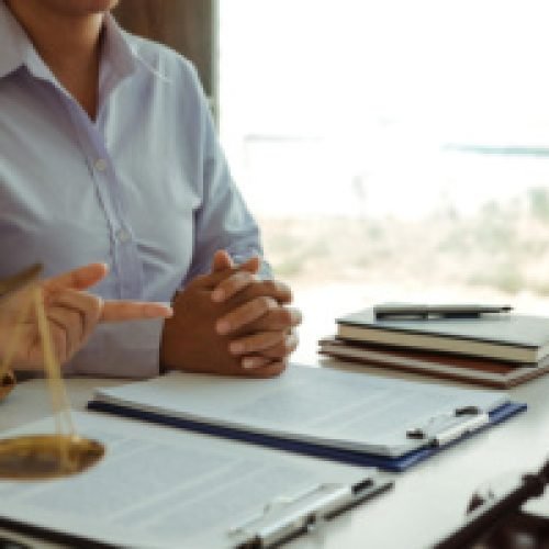 Conversa sobre mérito da ação na antessala da audiência contamina prova