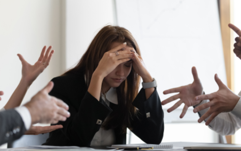 Justiça do Trabalho condena empresa pública por assédio moral e determina transferência de trabalhadora para outro setor