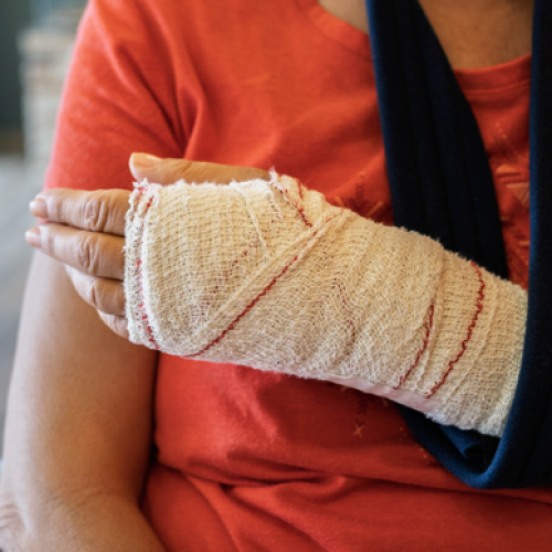 Recusa a transferência não afasta direito de secretária à estabilidade por acidente