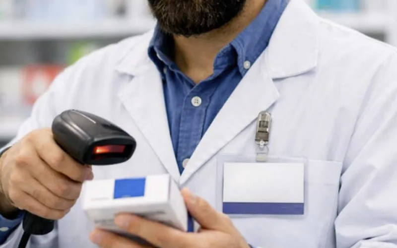 Discriminação estética: vendedor de farmácia em BH obrigado a retirar barba e bigode, sob pena de dispensa, receberá indenização