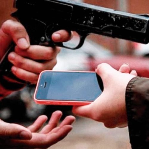 Vendedora de celular vítima de assaltos à mão armada receberá indenização