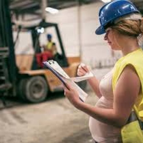 11ª Turma do TRT-RS confirma rescisão indireta para trabalhadora grávida forçada a carregar peso