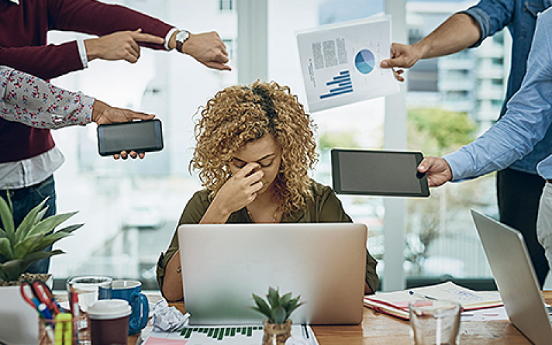 Bancária com burnout e depressão garante direito ao ressarcimento de custos e indenização