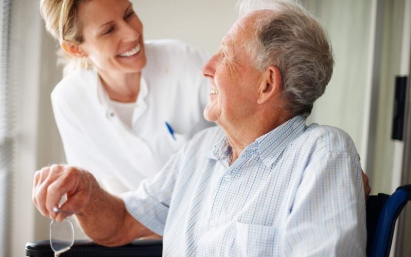 8ª Câmara mantém sentença e afasta vínculo de emprego entre cuidadora e empresa de home care